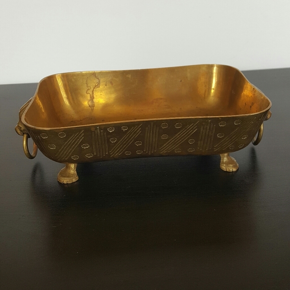 Brass Planter Pot with Lion Head Handles - Picture 3 of 6